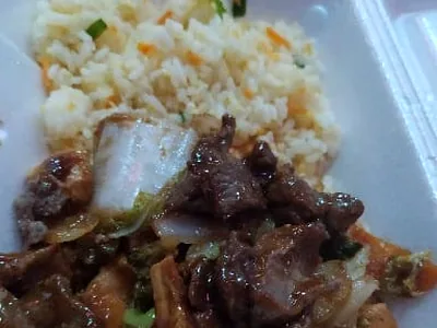 Carne com legumes e arroz yakimeshi — China Restaurante, Santarém/PA