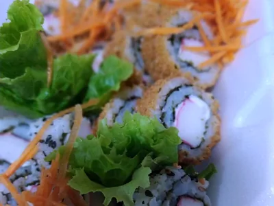 Combo 20 unid --10 uramaki kani kama 5 hot uramaki filadelfia 5 hot uramaki camarao — China Restaurante, Santarém/PA