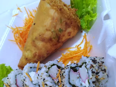 Combo temaki na massa+10 unid uramaki kani — China Restaurante, Santarém/PA