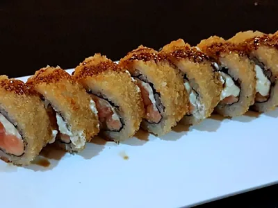 Hot uramaki salmao — China Restaurante, Santarém/PA