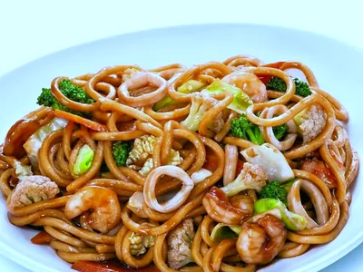 Yakisoba de camarão pequeno — China Restaurante, Santarém/PA